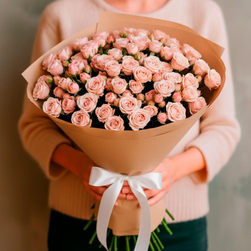 Монобукет кустовых роз «Кремовая мечта»